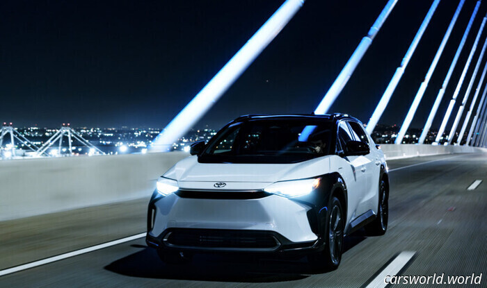 На Subaru и Toyota подали в суд из-за электромобилей, которые продолжают внезапно глохнуть | Carscoops